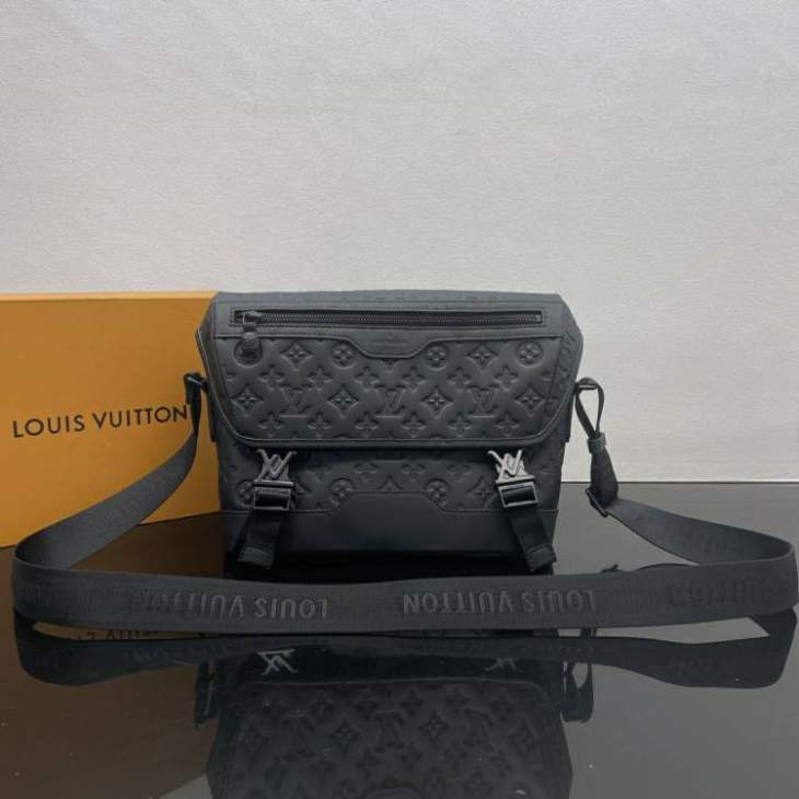 Picture of Louis Vuitton Mens Bags _SKUfw163581501fw